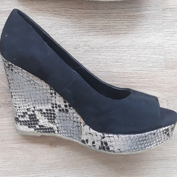 1990's Express Faux Snake Skin Open Toe Wedge Heels - Size 10 Black Suede Shoes - Picture 2 of 15